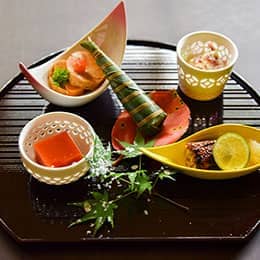 目にも鮮やかな前菜盛り合わせ