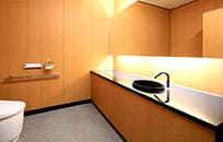 木の温もりのパウダールーム